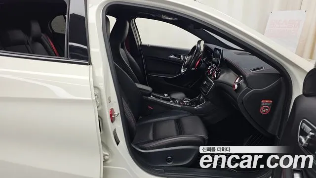 Mercedes-Benz GLA 2016 thumb 11