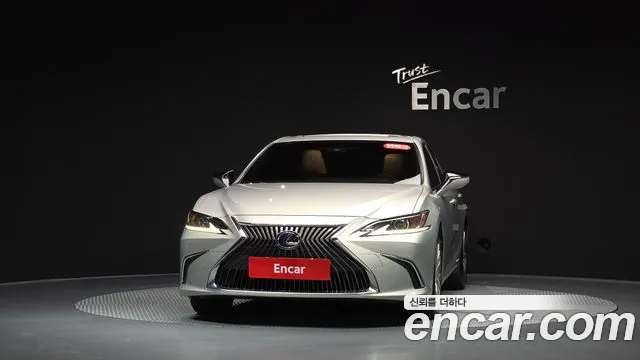 Lexus ES 2020 thumb 2