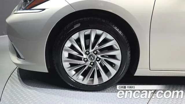 Lexus ES 2020 thumb 4