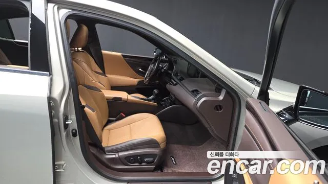 Lexus ES 2020 thumb 10