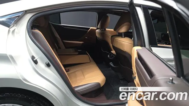 Lexus ES 2020 thumb 11