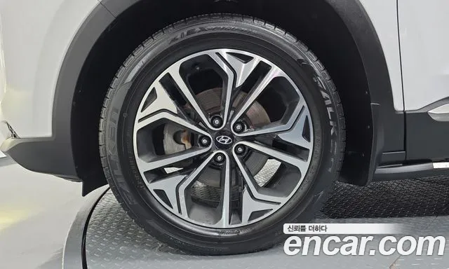 Hyundai Santa Fe 2018 thumb 4