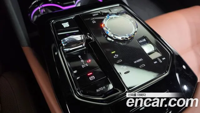 BMW 5-Series 2025 thumb 9