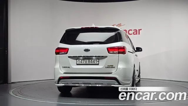 Kia Carnival 2017 thumb 3