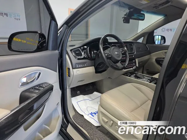 Kia Carnival 2014 thumb 6