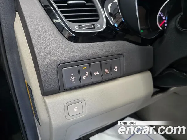 Kia Carnival 2014 thumb 8