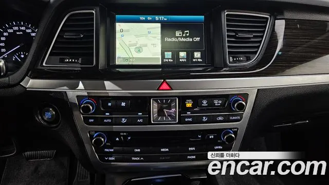 Genesis G80 2017 thumb 12