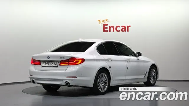 BMW 5-Series 2020 thumb 2