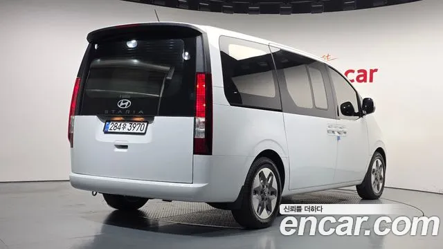 Hyundai Staria 2025 thumb 2