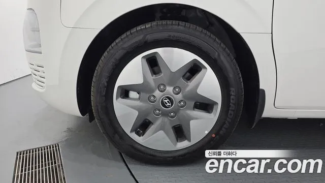 Hyundai Staria 2025 thumb 5