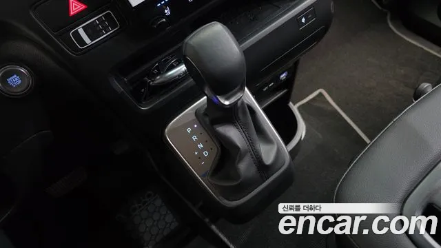 Hyundai Staria 2025 thumb 9