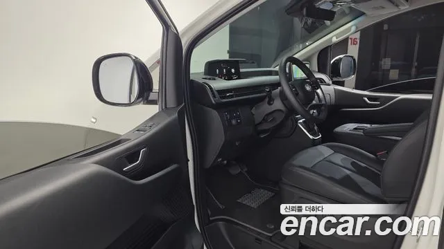 Hyundai Staria 2025 thumb 10