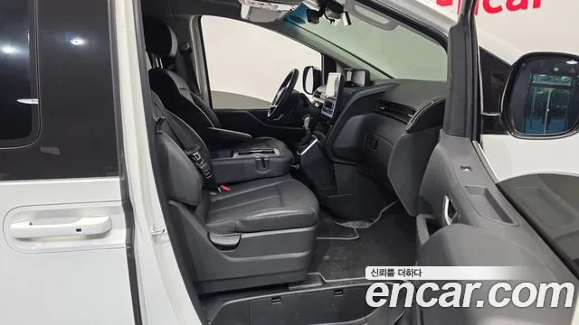 Hyundai Staria 2025 thumb 11