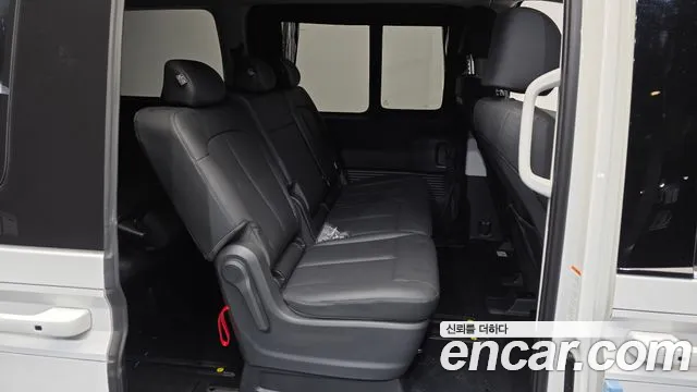 Hyundai Staria 2025 thumb 12