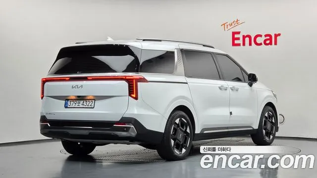 Kia Carnival 2024 thumb 2