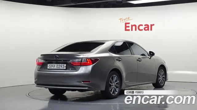 Lexus ES 2016 thumb 2