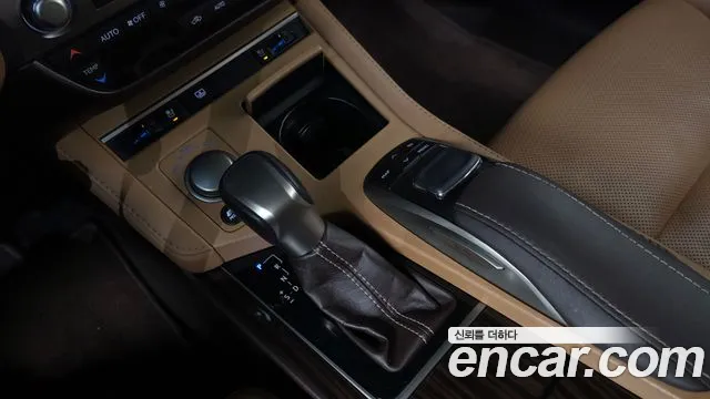 Lexus ES 2016 thumb 9