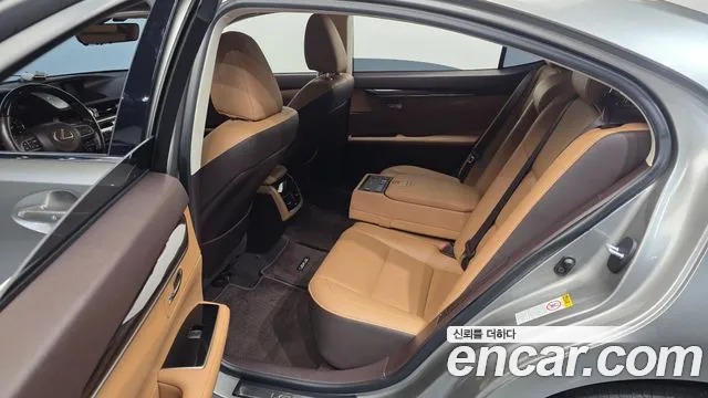 Lexus ES 2016 thumb 11
