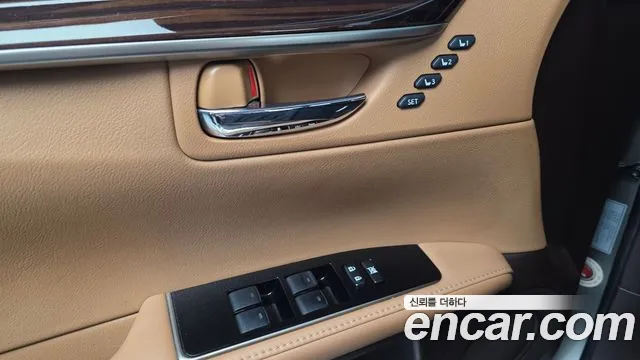 Lexus ES 2016 thumb 12