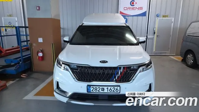 Kia Carnival 2021 thumb 3