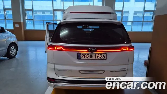 Kia Carnival 2021 thumb 4