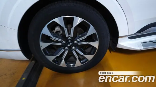 Kia Carnival 2021 thumb 5