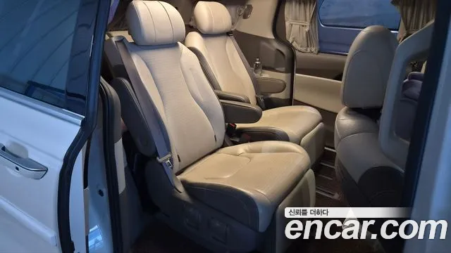 Kia Carnival 2021 thumb 10