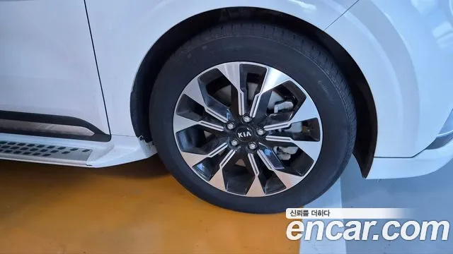 Kia Carnival 2021 thumb 11