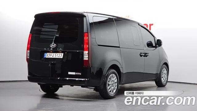 Hyundai Staria 2024 thumb 2