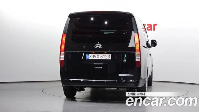 Hyundai Staria 2024 thumb 4