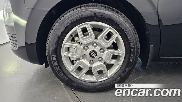 Hyundai Staria 2024 thumb 5