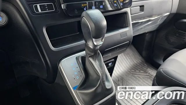 Hyundai Staria 2024 thumb 9