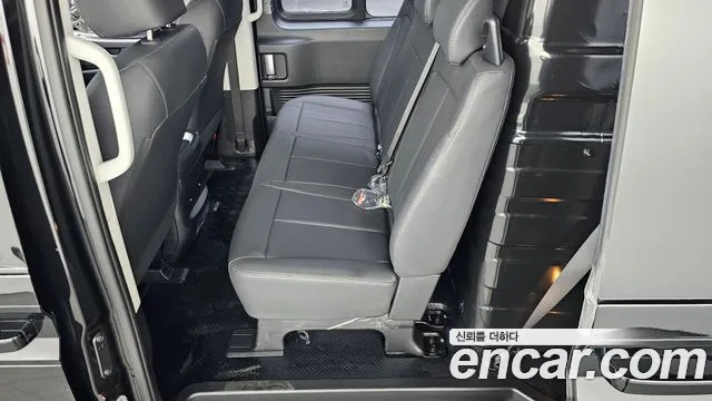 Hyundai Staria 2024 thumb 11