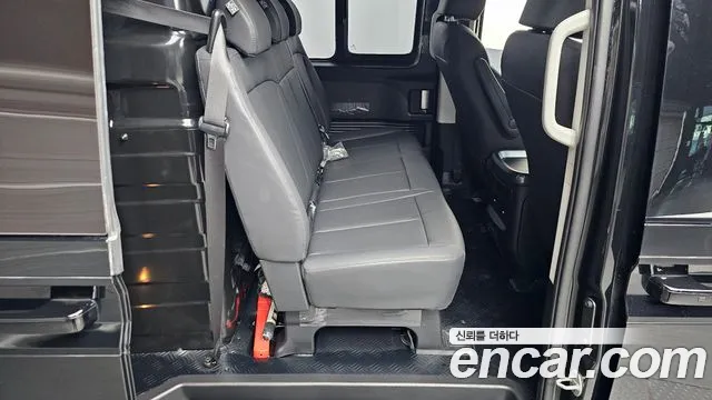 Hyundai Staria 2024 thumb 12