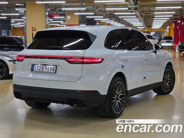 Porsche Cayenne 2022 thumb 3