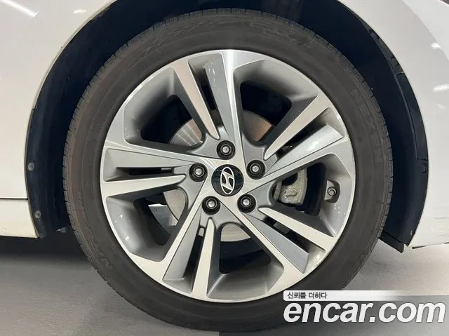 Hyundai Avante 2017 thumb 5