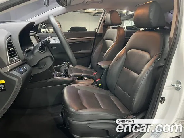 Hyundai Avante 2017 thumb 10
