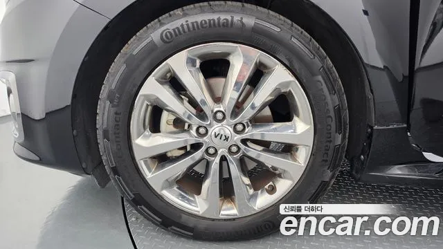 Kia Carnival 2018 thumb 5
