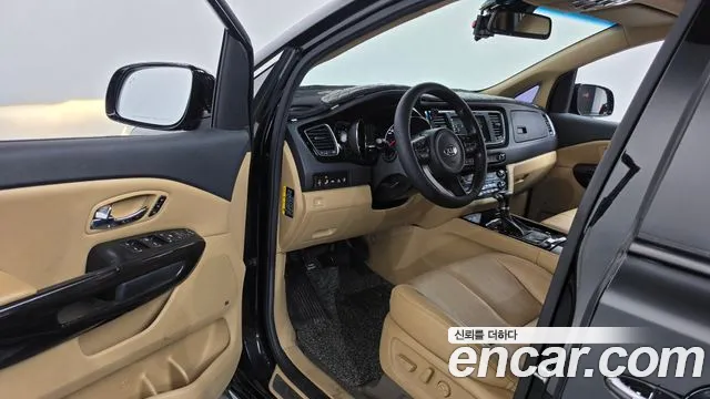 Kia Carnival 2018 thumb 10