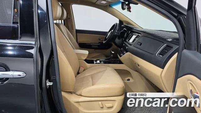 Kia Carnival 2018 thumb 11
