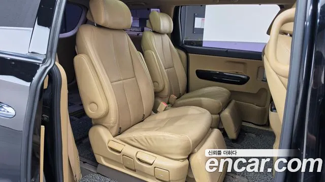 Kia Carnival 2018 thumb 12