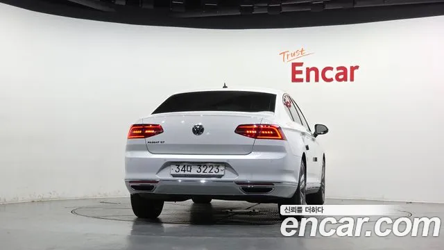 Volkswagen Passat (North America and China) 2018 thumb 4