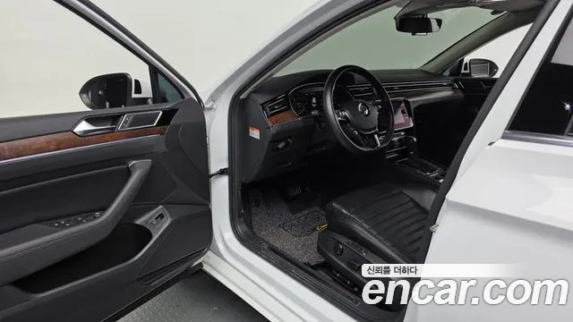Volkswagen Passat (North America and China) 2018 thumb 10