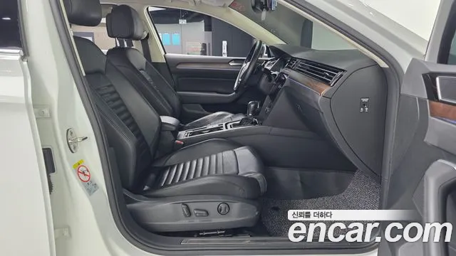 Volkswagen Passat (North America and China) 2018 thumb 11