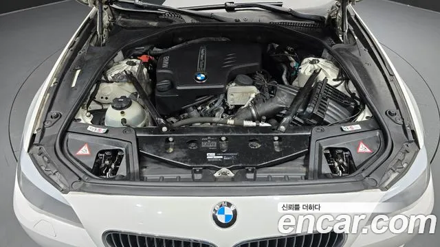 BMW 5-Series 2012 thumb 6