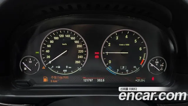 BMW 5-Series 2012 thumb 8