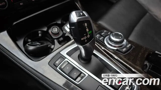 BMW 5-Series 2012 thumb 9
