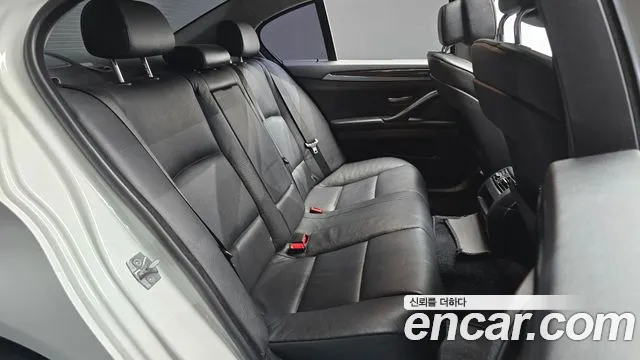BMW 5-Series 2012 thumb 11