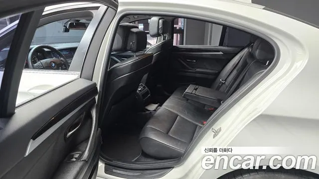 BMW 5-Series 2012 thumb 12