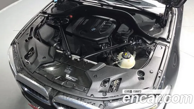BMW 5-Series 2017 thumb 6